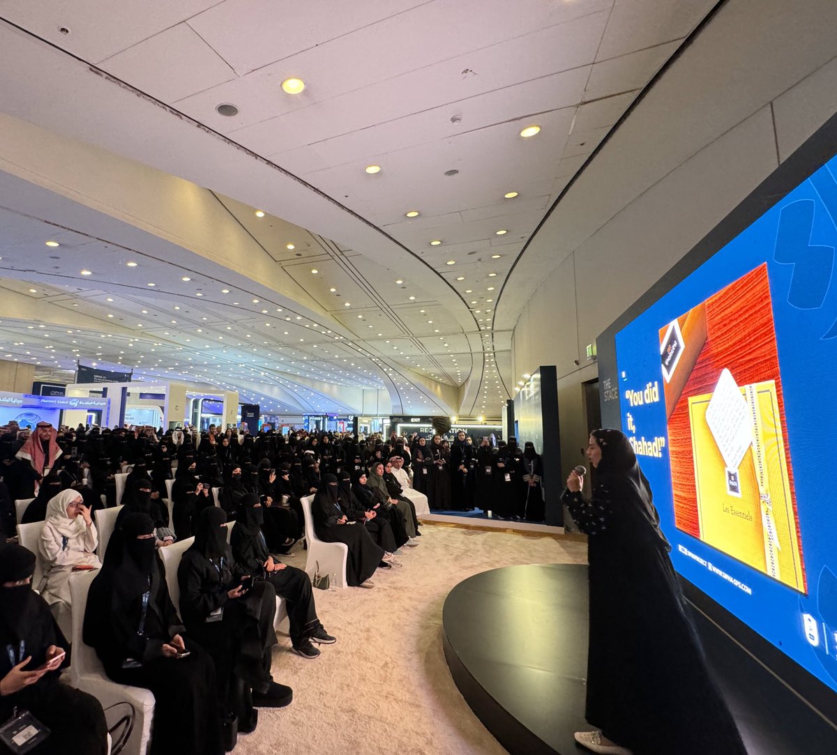 oMo3a4's tweet photo. أبارك لجميع الصيادلة الحالمين والطموحين نجاح اللقاء السنوي السابع للجمعية الصيدلية السعودية #SIPHA24 

ثلاثة أيام متواصله من الإحتفاء والنجاحات!

فخور بفريق عمل #TopCandidate و #TheStage وأبارك للزملاء @SIPHAproject نجاح المؤتمر بكل المقاييس!

كل الدعوات بالتوفيق والنجاح للجميع🙌🏻 https://t.co/8JFWGl29tw