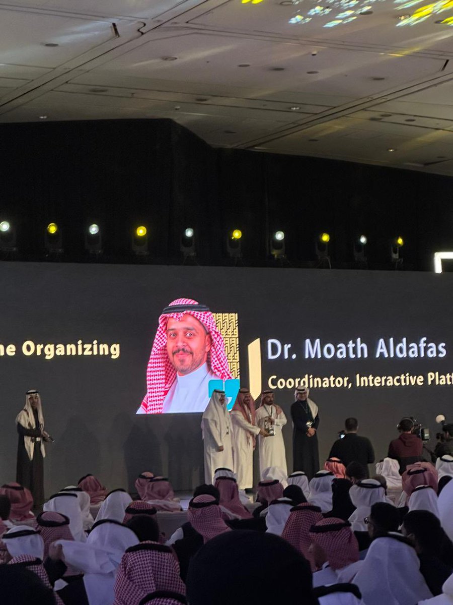 oMo3a4's tweet photo. أبارك لجميع الصيادلة الحالمين والطموحين نجاح اللقاء السنوي السابع للجمعية الصيدلية السعودية #SIPHA24 

ثلاثة أيام متواصله من الإحتفاء والنجاحات!

فخور بفريق عمل #TopCandidate و #TheStage وأبارك للزملاء @SIPHAproject نجاح المؤتمر بكل المقاييس!

كل الدعوات بالتوفيق والنجاح للجميع🙌🏻 https://t.co/8JFWGl29tw