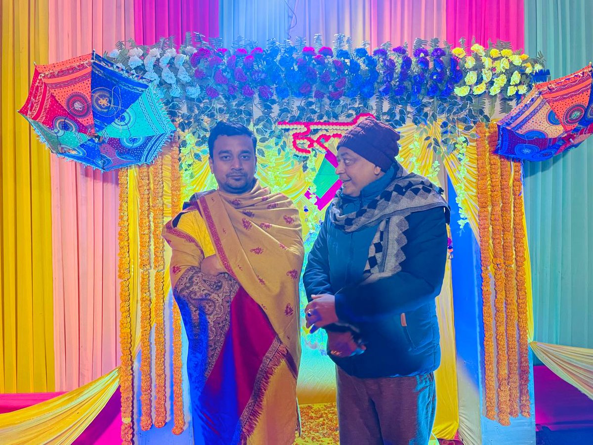 amrendratiwarip's tweet photo. #परिवार::: हमारे परिवार का दुलारा भगीना अवनीश पाण्डेय सन्नी बाबू के पाणिग्रहण संस्कार में शामिल होने के लिए रक्सौल ( मोतिहारी) पहूंचे। अगले चार दिनों तक रक्सौल में शादी समारोह है।
#amrendratiwarinewsman #amrendratiwari #newsman #raxul 
#motihari https://t.co/z9YVL3rL0b