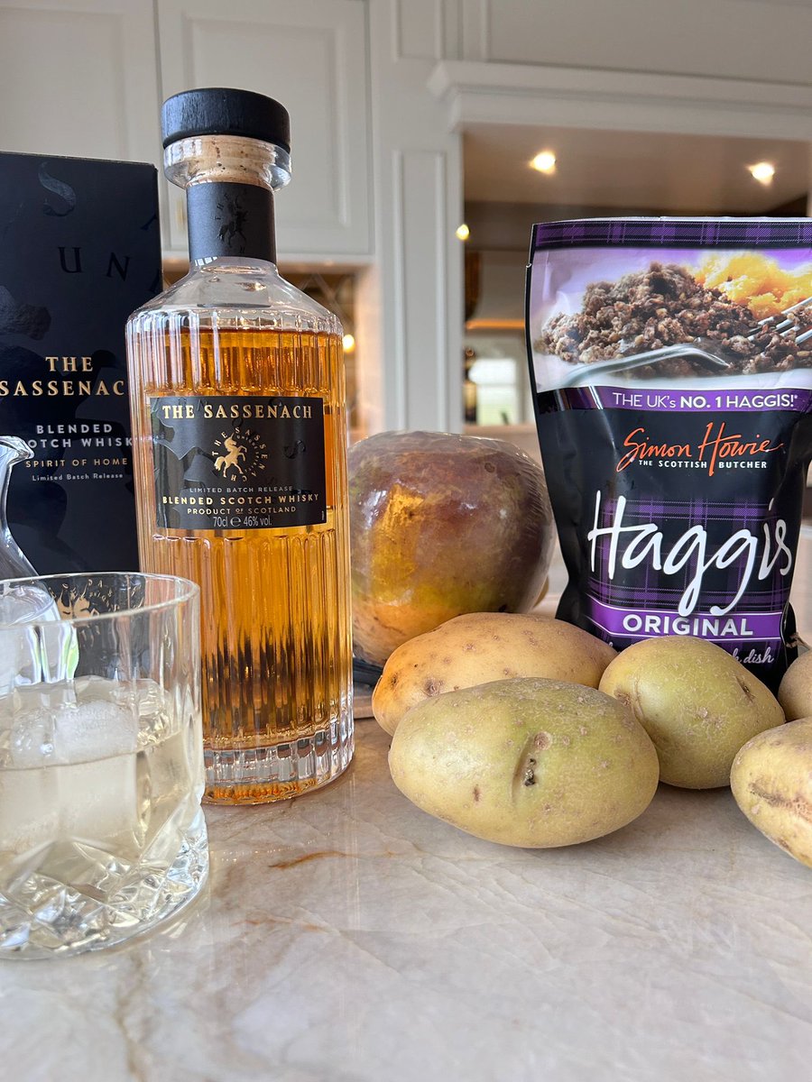 Simon_Howie's tweet photo. We know it’s a bit ‘outlandish’ to have whisky for lunch but we are just preparing for our Burns supper tonight, so it’s called quality control, right? #sassenach #sassenachwhisky #simonhowie #haggis @SamHeughan https://t.co/HCG9nSFKAW