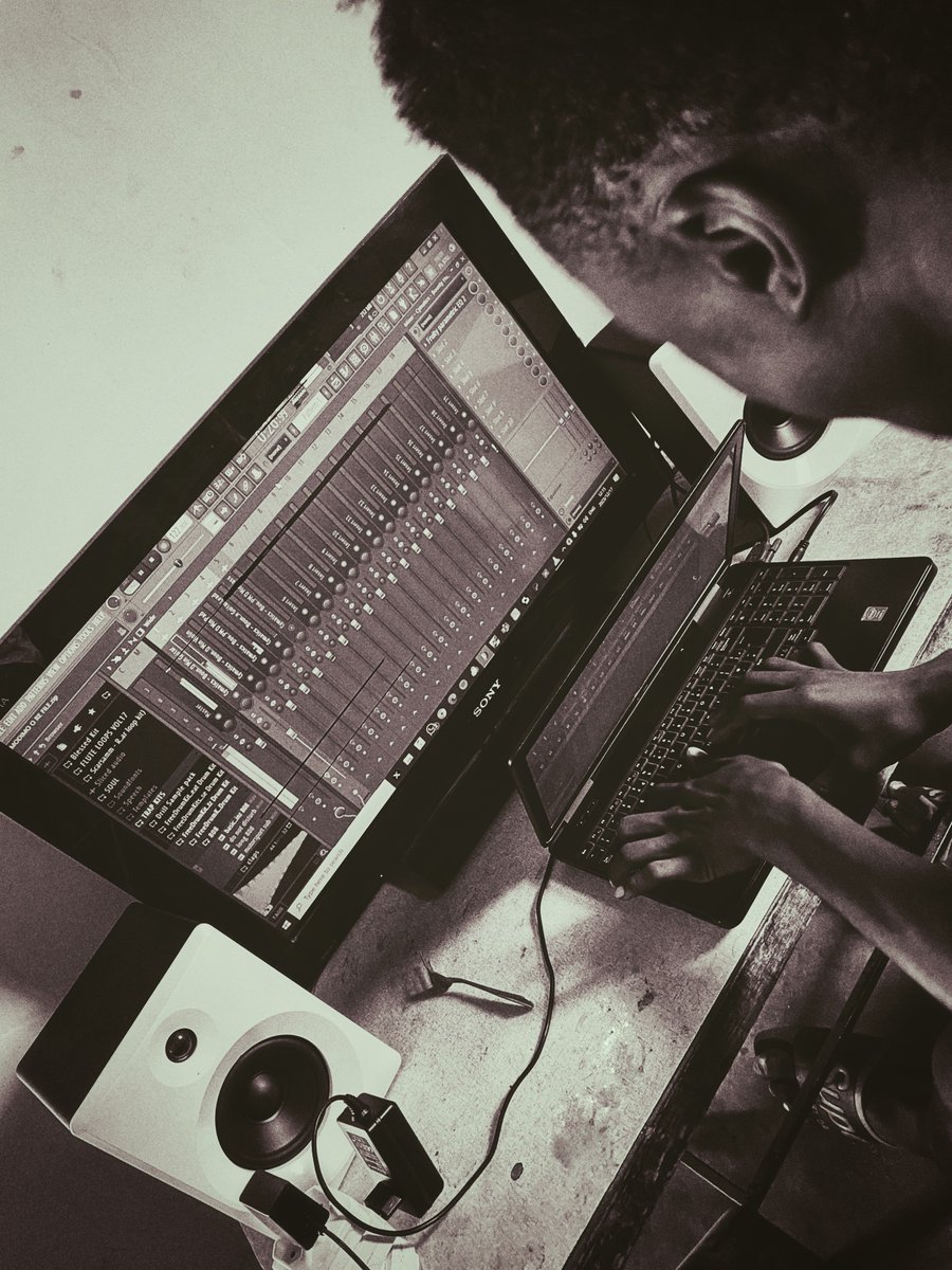 Trocksta9's tweet photo. LISTEN TO TROCKSTA ( THE MIXTAPE). OTW🔥🏆 https://t.co/XFsUPuapmq