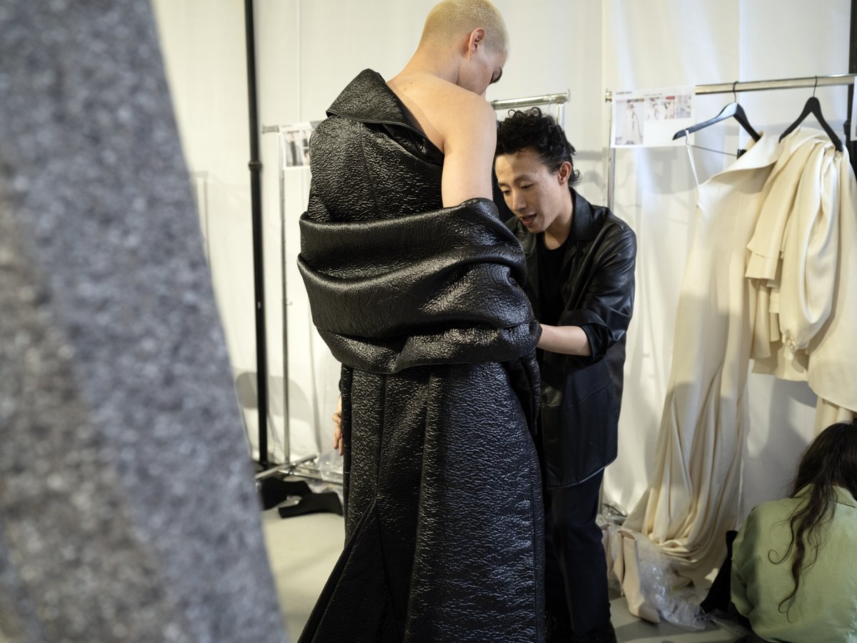 This is AVESTAN, the brand whose fragrance was included in Robert Wun's SS24 Couture show invite, and whose scent filled the air at the show today hsnob.co/3pk7y