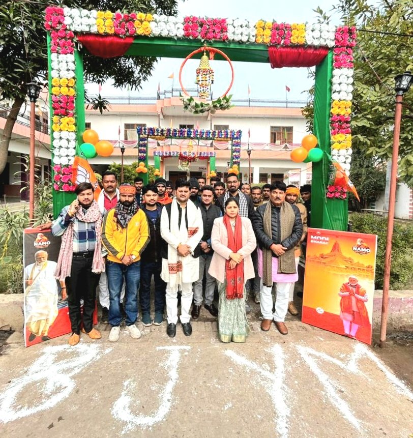 BjpArya's tweet photo. आज भाजयुमो द्वारा आयोजित नमो नव मतदाता सम्मेलन के अंतर्गत राठ नगर के माँ शारदा पैलेस में यशस्वी प्रधानमंत्री श्री नरेंद्र मोदी जी का लाइव प्रसारण कार्यक्रम संपन्न हुआ जिसके नगर व ग्रामीण के सैकड़ो नव मतदाता व कार्यकर्ता उपस्थित रहे, कार्यक्रम के मुख्य अतिथि जिला पंचायत अध्यक्ष https://t.co/65RUi1NbJx