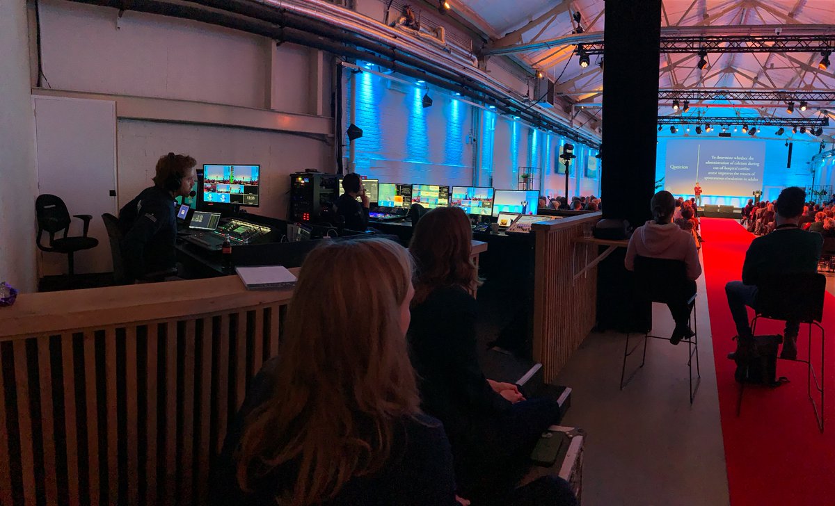 Often overlooked and ignored but we know that no conference exists without proper technical support 👏 These guys in the control room are doing an excellent job making sure you can rewatch the entire conference at a later date!