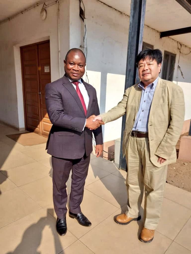 Rencontre cette semaine entre le ministre de @EducationTg, le représentant du Ministre des @Maeirte_Togo, et le CEO de @Plan_Intl_jp 🇯🇵 M. Tanada. Ensemble, œuvrons pour une éducation inclusive et de qualité! 📚.
#PlusFortsEnsemble #Éducation #JusqualEgalité #PlanInternational