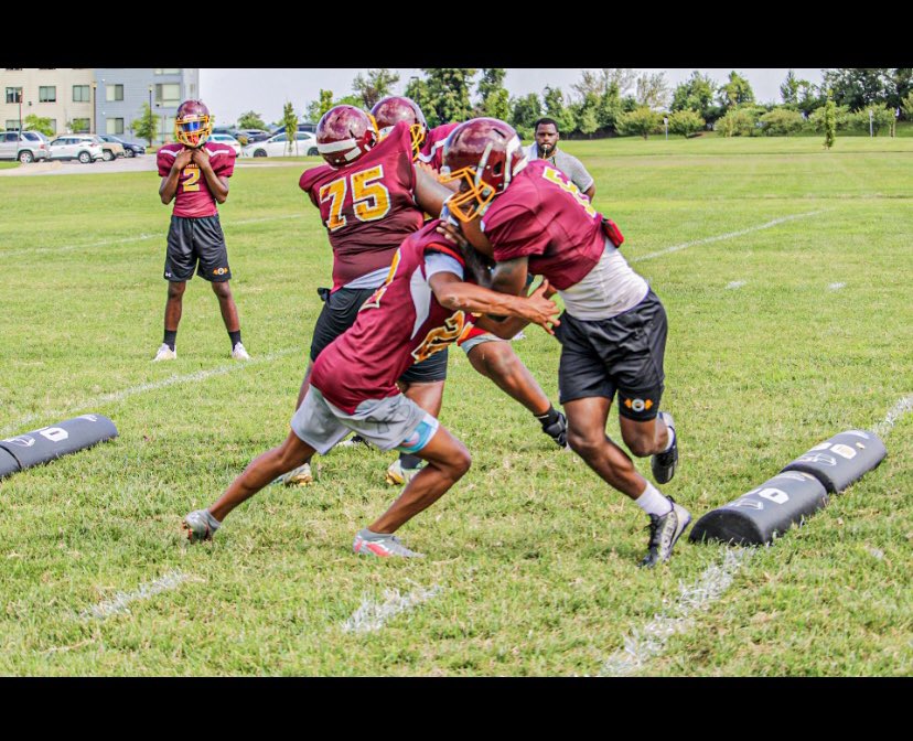 Mikedfwy's tweet photo. Humble beginnings makes us stronger mentally and physically, it develops character and pushes us towards greatness!!💯🖤#RoadToSuccess #WEWORKING #DOITFORBIG0🕊️🖤 https://t.co/a6GdRH2YIu
