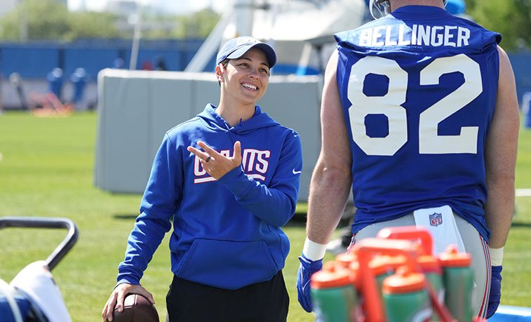 New York Giants Offensive Assistant Angela Baker Has Been Named As @ShrineBowl Team West Tight Ends Coach 

Baker Has Been With The New York Giants Organization For The Past 2 Seasons Serving As Offensive Quality Control In '22

#ShrineBowlBound #GoCFB #CollegeFootball #NYGiants