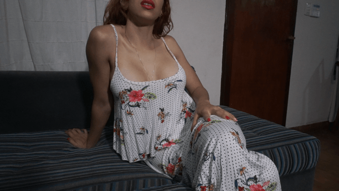 Les traigo regalito para HOY 💣🔥 te imaginas que sea tu madrastra y te haga sacar toda la lechita?? 💦💦