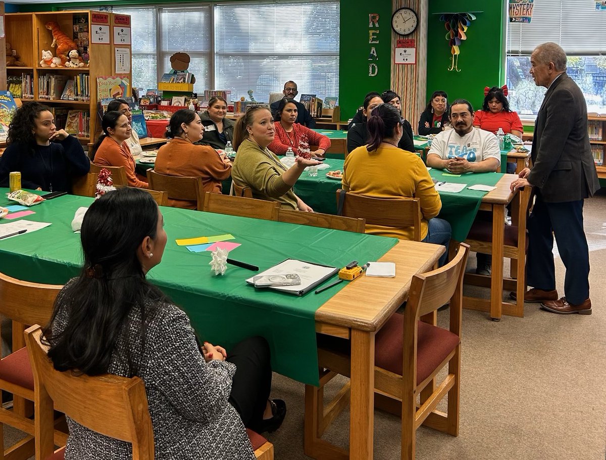 Leading HISD involves talking to families about what they want for our schools, explaining the work underway, and outlining the progress we expect to see. I enjoyed meeting with Cornelius Elementary families, Principal Zaira Gomez, and School Board Member Rolando Martinez.