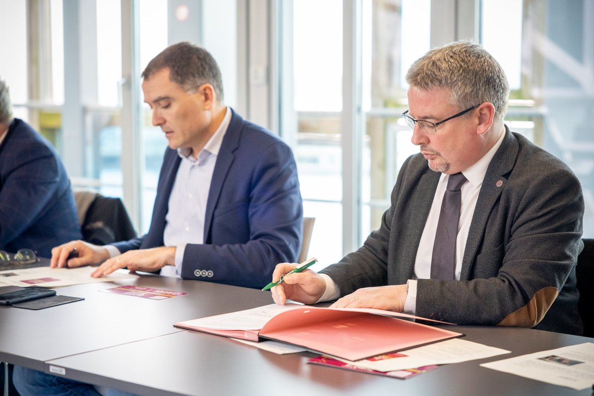 🤝 Lorient Agglo partenaire du salon Info’Sup Bretagne Sud
🧑‍🎓 Choisir son orientation post-bac? Financer ses études? Trouver son logement?
🗓️ RDV pour la 32e édition du 1er au 3 février
📍 Au Parc des expos #Lorient Bretagne Sud à #Lanester

+d'infos 👉 l-a.bzh/d543f