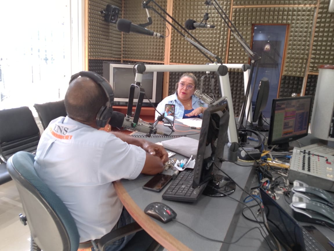Inces_Guarico2's tweet photo. #25Ene | Gerente del Inces en el estado Guárico @ariselamedina, asistió al programa Punto de Encuentro por la emisora OYES 89.7fm, donde hizo el llamado a las empresas a realizar la "Encuesta nacional de necesidades formativas de industria y comercio". #DiálogoYDiplomacia https://t.co/DvcfGE8TsG