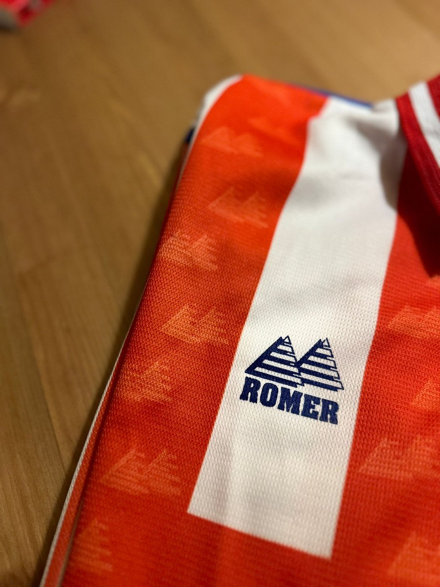 TuPodcast1909's tweet photo. 📢 Llegó el SORTEO ‼️🔴⚪️

¿Quieres ganar esta joya de camiseta del glorioso? Es muy sencillo ⬇️

Cumple estos 3 requisitos 😜

1- Sigue a @TuPodcast1909 y @Ivanturrillismo.

2- Menciona a 2 amigos ⬇️

3- Dale a RT y Comparte este tweet 😎 https://t.co/so8RSSRF9R