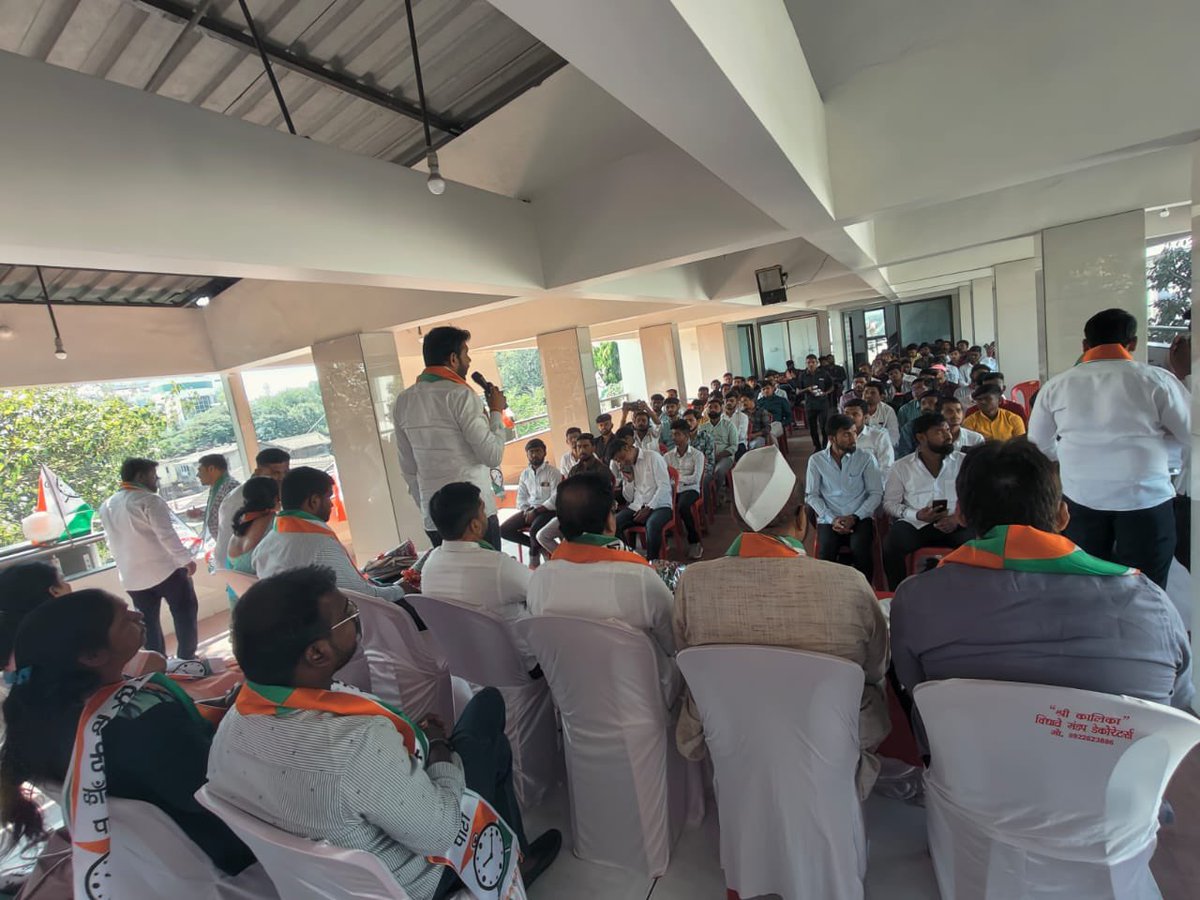 SRDspeaks's tweet photo. आदरणीय शरदचंद्रजी पवार साहेब यांच्या विचारांवर निष्ठा ठेवत काम करण्याची भूमिका घेतलेल्या नाशिक जिल्ह्यातील नवीन सहकाऱ्यांना आज राष्ट्रवादी विद्यार्थी काँग्रेसच्या विविध पदांवर नियुक्ती देण्यात आली.
यावेळी राष्ट्रवादी विद्यार्थी कॉंग्रेसचे प्रदेशाध्यक्ष मा.सुनिल दादा गव्हाणे https://t.co/ceZPgTjDbY