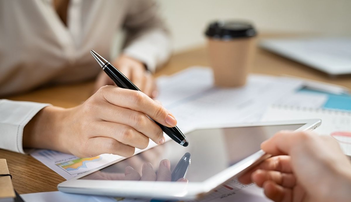 Assurez la sécurité de votre identité numérique grâce à la Signature Électronique ChamberSign !
👉 La CCI Deux-Sèvres vous accompagne pour donner à votre signature électronique la même valeur juridique qu'un signature manuscrite.
🔗 bit.ly/3MiUYMW