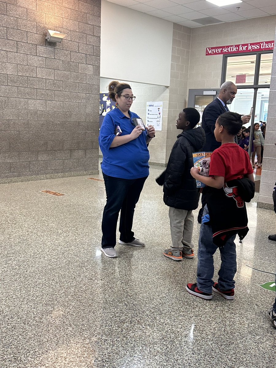 The campus admins @LAJohnTWhite working on multiplication fluency with grade 3-5 students as they are welcomed into the cafe for lunch time! These two admins simply DO NOT miss this valuable face time with students each day! 💪 @LANschools @Drmamouton @MaestraMrsGomez @pdilley5