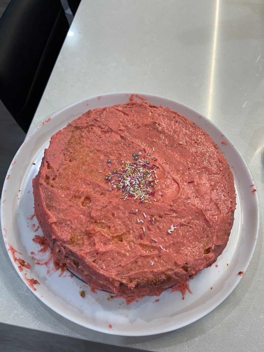 tehecamtehe's tweet photo. Look gack! We made our cakes and we didn’t mess it up 🍰😏 @gracieshq #messitup #gracieabrams https://t.co/uYn55HiTPu