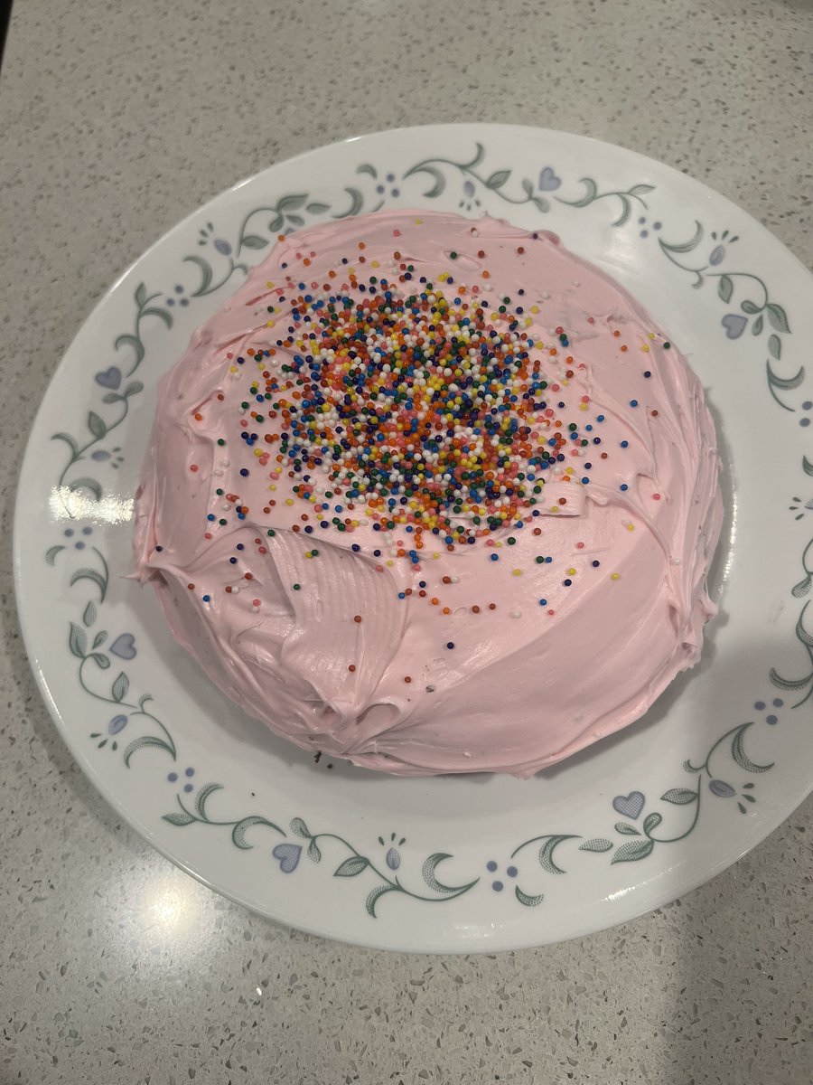 tehecamtehe's tweet photo. Look gack! We made our cakes and we didn’t mess it up 🍰😏 @gracieshq #messitup #gracieabrams https://t.co/uYn55HiTPu