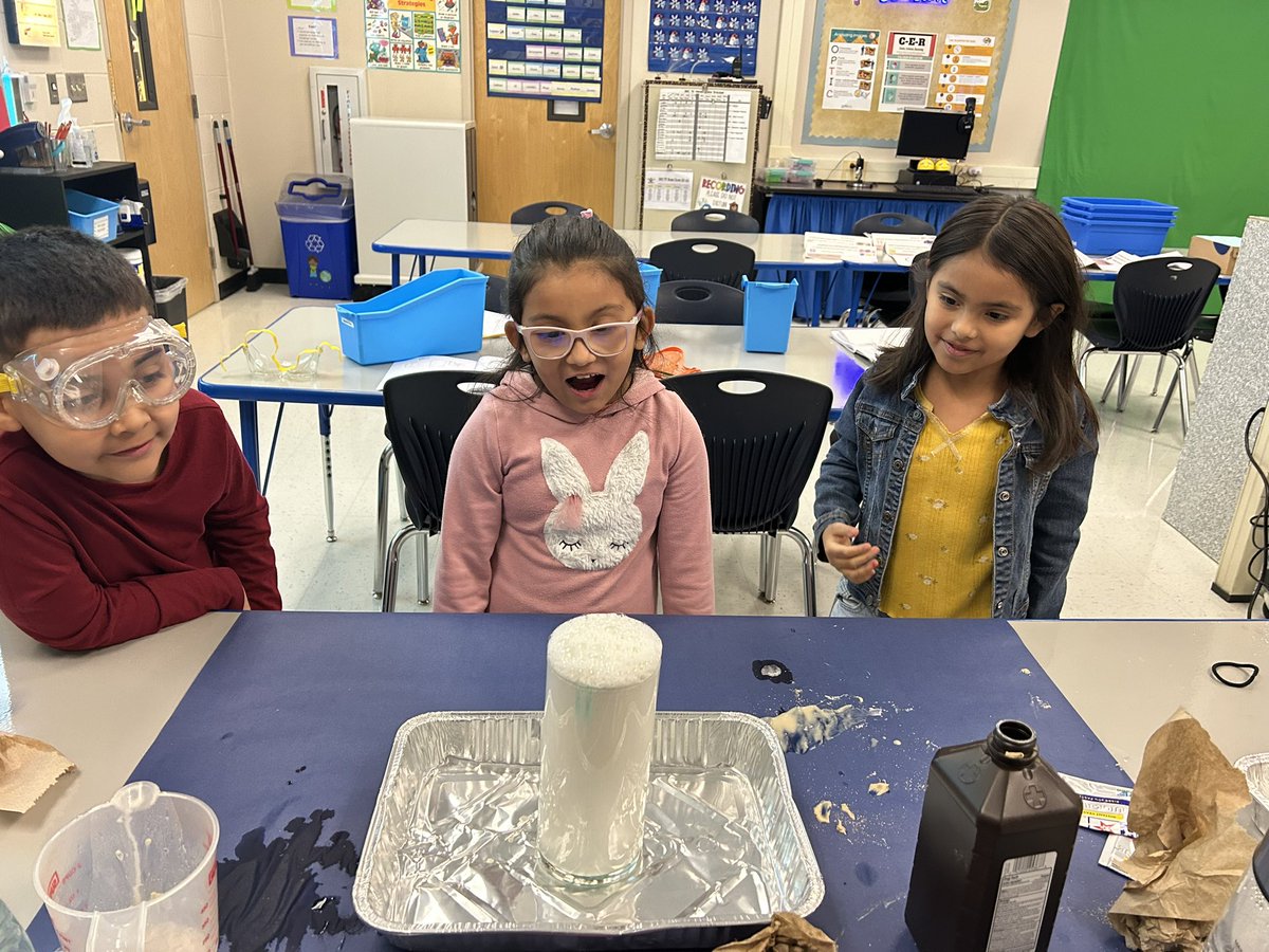 When a science experiment doesn’t work, well try it again with a different container! GT students loved learning about the Scientific Method with elephant toothpaste! @NISDGTAA @NISDMeadowVill
