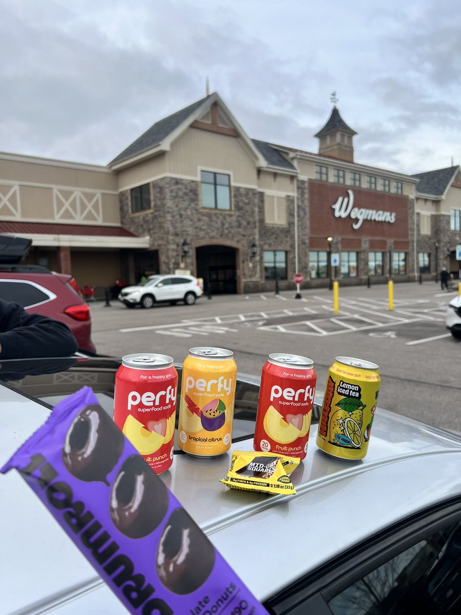 MaxLuthy tweet media