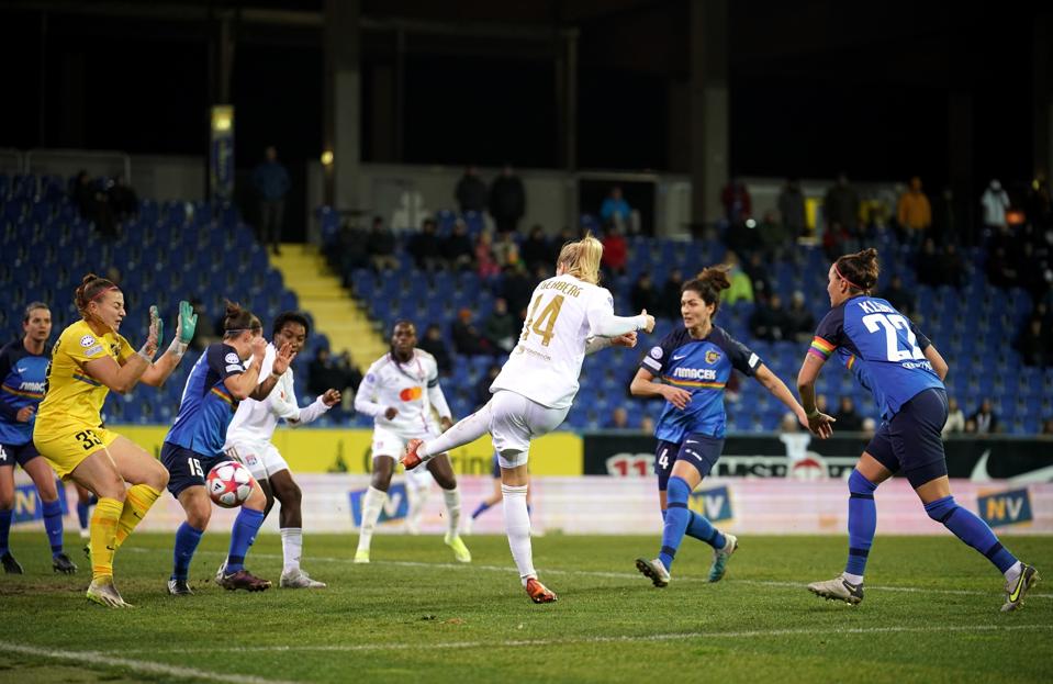 A familiar name is back at the top of the <a href="/UWCL/">UEFA Women’s Champions League</a> goalscoring charts. . . 64 goals in the Champions League for <a href="/AdaStolsmo/">Ada S Hegerberg</a> #SKNOL