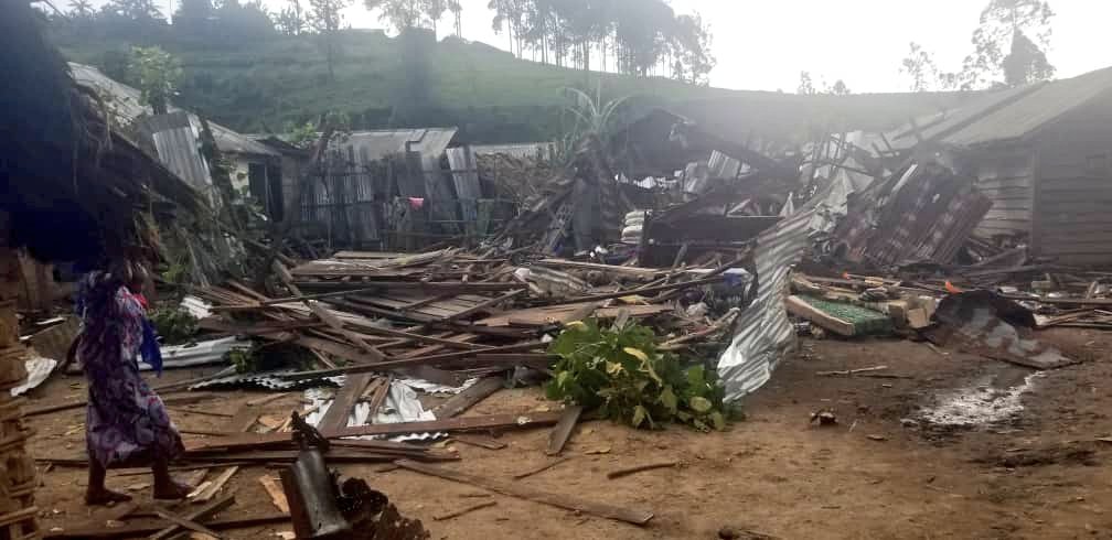 congofriends's tweet image. A bomb was dropped in the town of Mweso, about 140km north-west of the city of Goma, in the province of North Kivu, in the east of the #DRC, killing over a dozen people and injuring others. #Congo #Rwanda #M23 @akilimalisaleh 
congofriends.blogspot.com