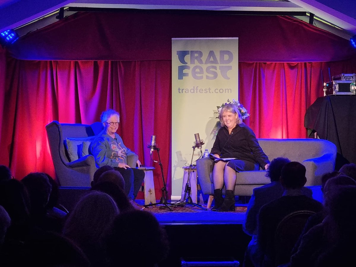 Janis Ian interviewed by Lynette Fay at an intimate Séamus Ennis Arts Centre this evening 🎤 Don't forget! A free shuttle will leave to take punters back to the city this evening, sponsored by @dublinbusnews 🚍 @EVENTSinFingal @Fingalcoco @LynetteFay @seamusennisarts