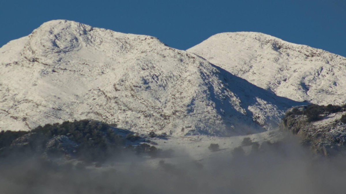 jrambaud's tweet photo. #Grazalema y su sierra tras la #nevada de Enero 2015 #Torreon (1654 m, cima más alta de #Cadiz ) #Reloj #Simancon y #SanCristobal Otros #inviernos https://t.co/zE5SVjB3Bl