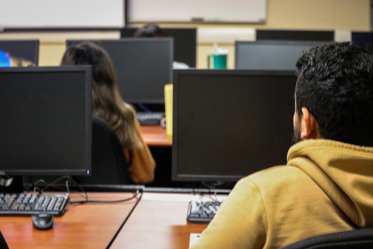 GCCCBroncbuster's tweet image. Today, Jill Lucas, Assistant Director of Financial Aid, talked to Dr. Ortega&apos;s Personal Finance class about financial aid, student loans, scholarships, and FAFSA. Thank you, Jill, for sharing your expertise with our students.

#FinanceClass
#ProducingPositiveContributors🎓