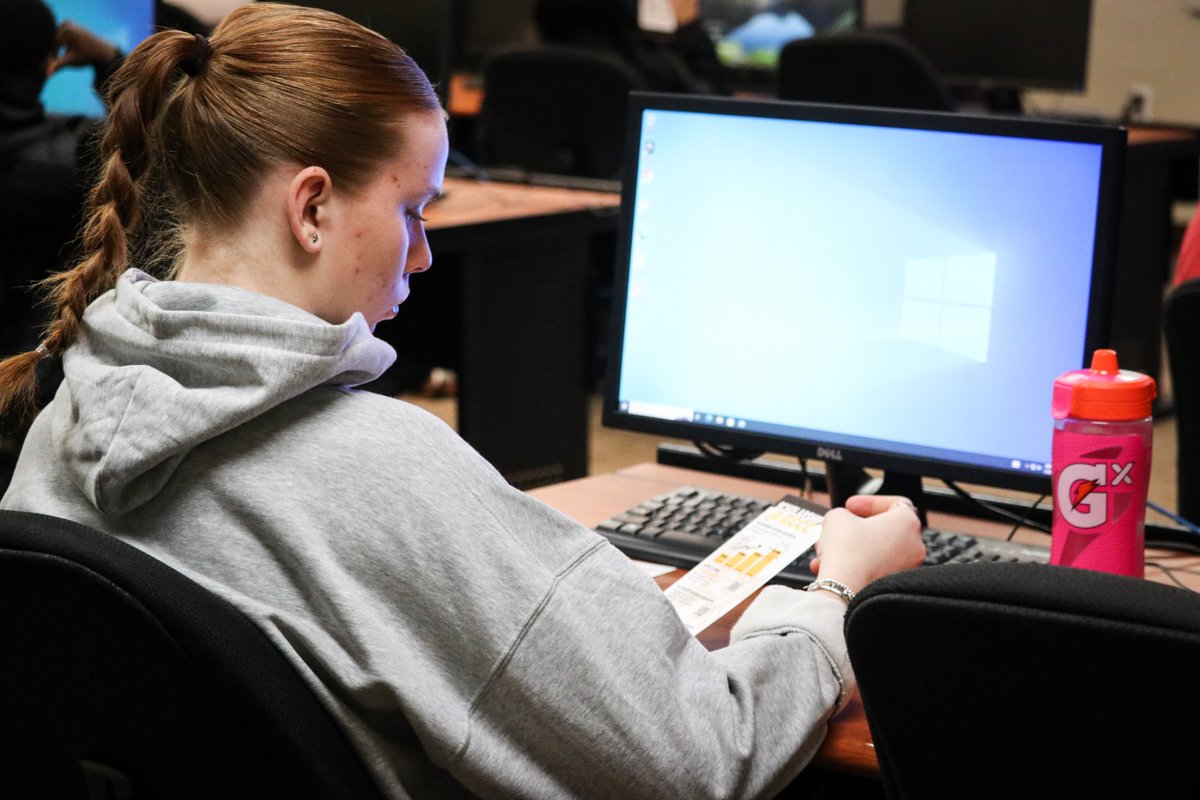 GCCCBroncbuster's tweet image. Today, Jill Lucas, Assistant Director of Financial Aid, talked to Dr. Ortega&apos;s Personal Finance class about financial aid, student loans, scholarships, and FAFSA. Thank you, Jill, for sharing your expertise with our students.

#FinanceClass
#ProducingPositiveContributors🎓