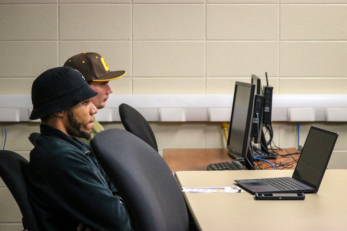 GCCCBroncbuster's tweet image. Today, Jill Lucas, Assistant Director of Financial Aid, talked to Dr. Ortega&apos;s Personal Finance class about financial aid, student loans, scholarships, and FAFSA. Thank you, Jill, for sharing your expertise with our students.

#FinanceClass
#ProducingPositiveContributors🎓