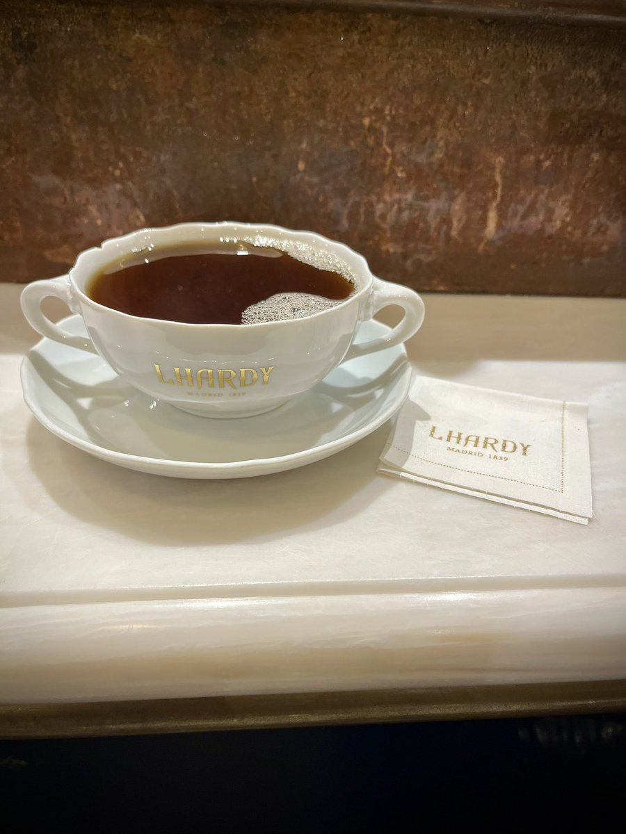 Señores. <a href="/CasaLhardy/">Lhardy</a> es historia de España. Una absoluta y rotunda maravilla.