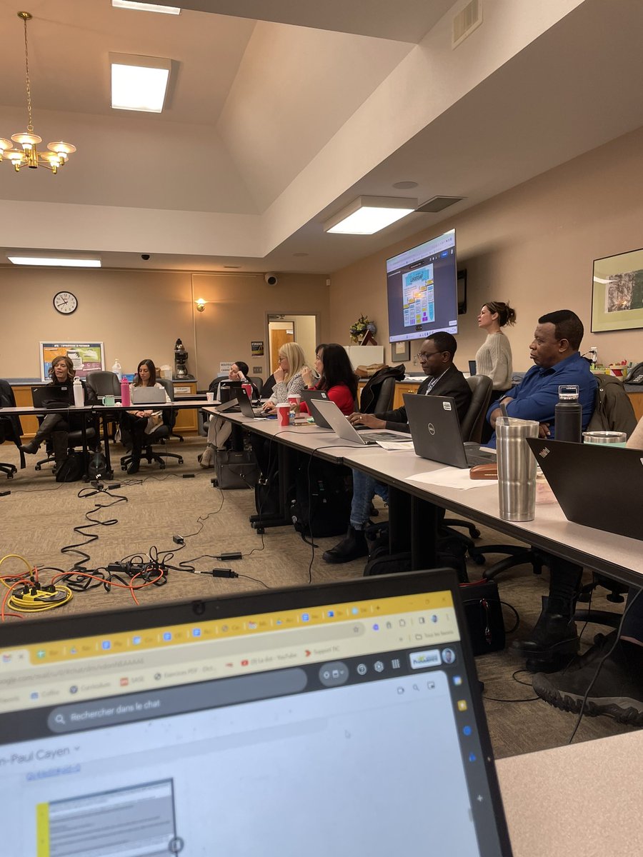 Rencontre inspirante entre mentors et mentorés des directions d'école et directions adjointes. Un échange précieux de connaissances et d'expériences pour renforcer notre communauté éducative. #MentoratÉducatif #LeadershipScolaire