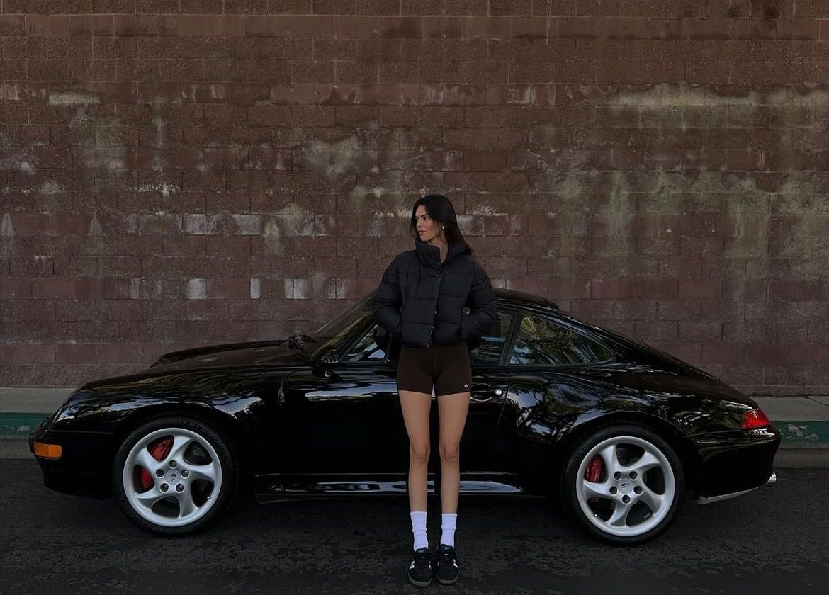 boymolish's tweet photo. Kendall jenner and her cars😮‍💨 https://t.co/X7kX7nOPAY