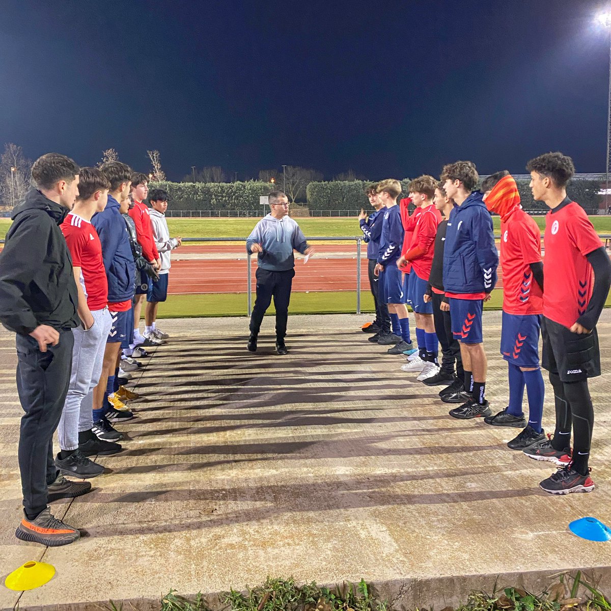 🗣️ Sesión de cohesión con el Cadete Preferente de <a href="/AtleticVila/">Atlètic Vilafranca</a> 

🧠 Agradecer su confianza en mi trabajo. 

🤗 Destacar la implicación de todos los jugadores.

Desearles suerte en esta 2ª vuelta  😉⚽️🔴🟡

setudecide.com/2024/01/25/luz…