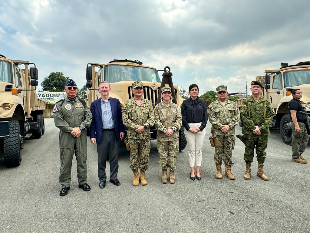 Southcom's tweet photo. #SOUTHCOM’s Gen. Laura Richardson & #EmbMikeFitzpatrick joined Ecuadorian Rear Adm. Jaime Vela as the U.S. donated security assistance vehicles & equipment to strengthen Ecuador’s law enforcement, military & disaster response institutions. @WHAAsstSecty @USembassyEC @DefensaEc https://t.co/AMLjm8fuiF