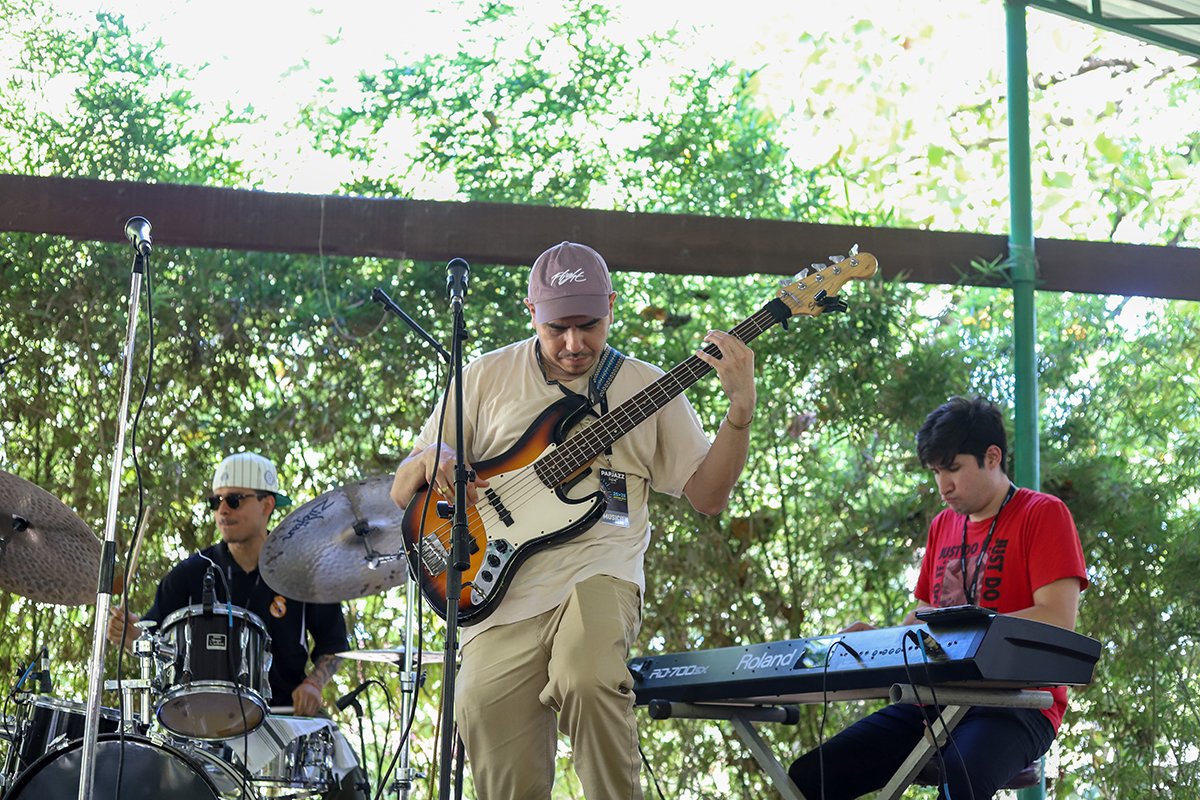 Merci à la généreuse contribution de la talentueuse Mondesir Sara Joseph, Présidente de l'Association des Femmes Photographes d'Haïti-AFPHA, qui nous a offert ces excellentes images de l'atelier auquel #LastJeronimo a participé aujourd'hui dans le cadre de
<a href="/PAPJazzHaiti/">PAPJAZZ Festival</a>

🧵10/10
