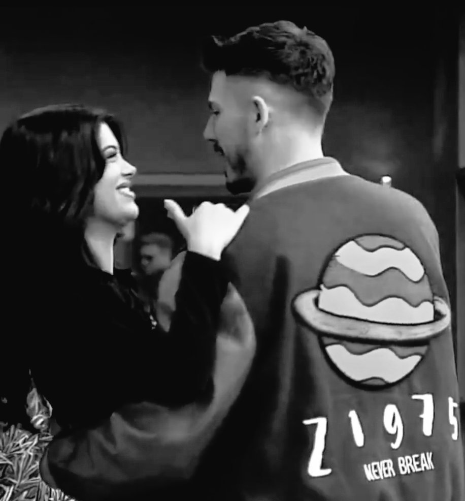 Milenyaedits's tweet photo. o kan sonunda geri döndü
#DilBer • #NurBat https://t.co/Bzuxouv4jG