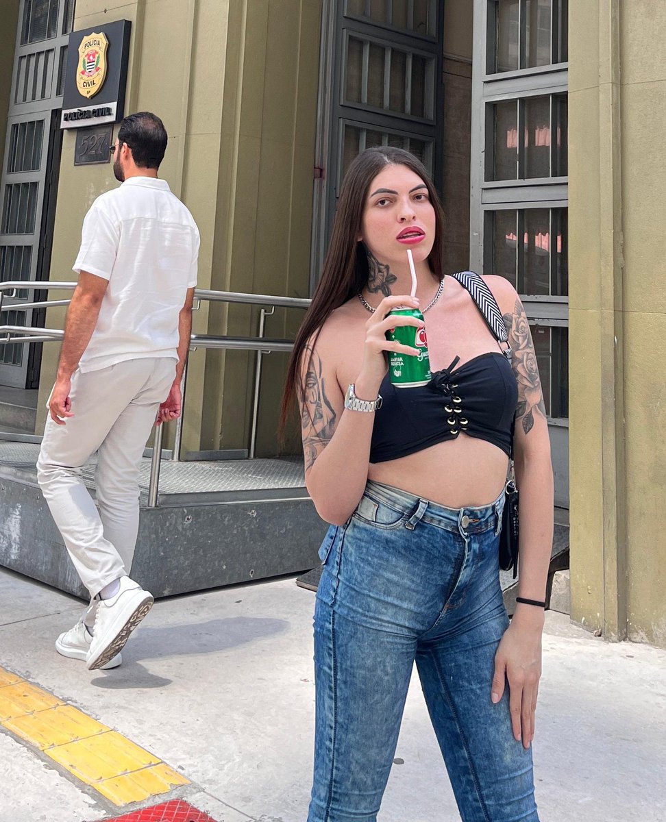 iguinhorrr's tweet photo. @poponze a anitta sabe que venceu https://t.co/TbJhTxv87s