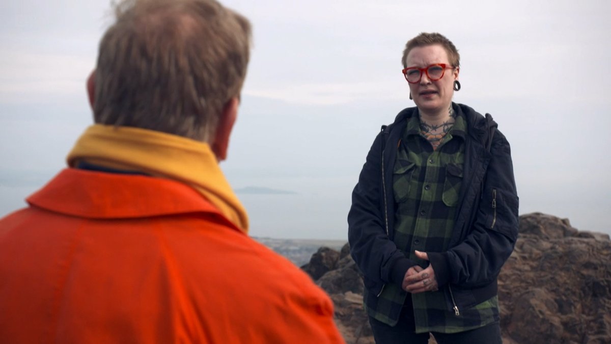 @Geowalks @goeastlothian @scottishgeology @ScotsMagazine @VisitScotland @Scotland Great Coastal Railway Journeys: Michael Portillo (& his coat) joins geologist Katie Strang @palaeokatie to discuss fossils, landscape, deep time & geology @ Arthur's Seat. #geology #ArthursSeat #ScottishGeology #Scotland #GreatCoastalRailwayJourneys 👀: bbc.co.uk/iplayer/episod…