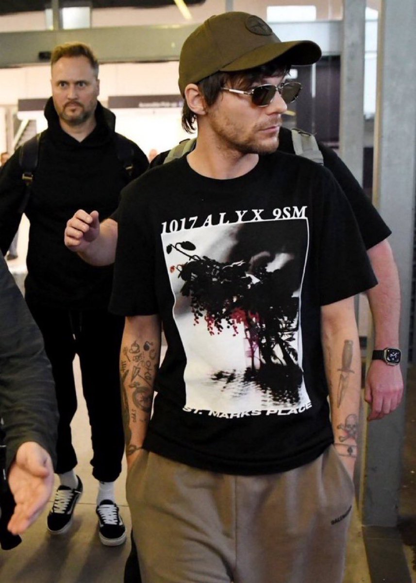LT__91__28's tweet photo. Louis arriving at Sydney international airport. https://t.co/4dCwFbmZTJ
