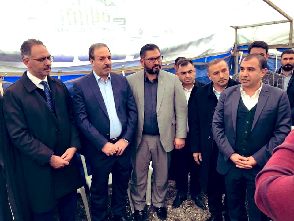 ŞANS YOKTUR.
Nasip vardır,
kısmet vardır,
hayırlısı vardır.

Ol Diyince Olduran, Rabbimiz Vardır.

Ya Rabbi, hiç şüphesiz biz Senin üzerimize tayin ettiğin kaza ve kaderine iman ettik.

Eyyübiye hizmetkarını, Yiğit Evladı Mehmet Sait Ardan’ı bekliyor…