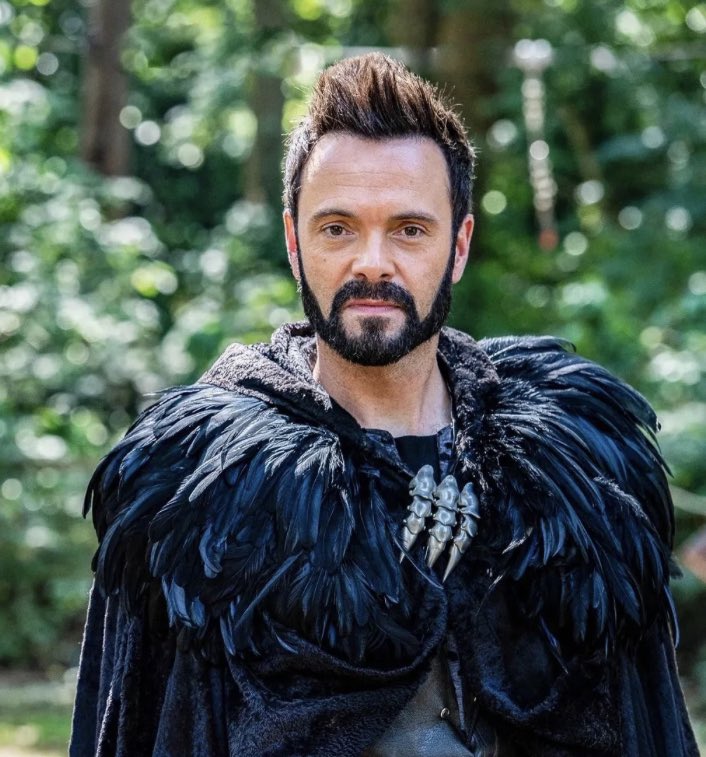 ChrisTomCollins's tweet photo. @ClaudiaWinkle you been watching Raven on catch up bab? #TheTraitorsUK https://t.co/DXoRfouwCZ