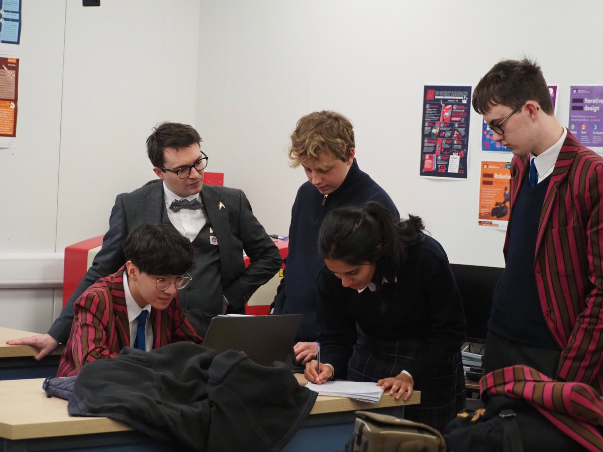 FettesRobotics's tweet photo. Fettes Robotics weekly update: 6 weeks to the first round competitions. Such impressive progress on all fronts for both teams. Justin is an infinitely better cameraman than me which is why the photos this week are significantly better than usual! https://t.co/lIWKs4dNEz