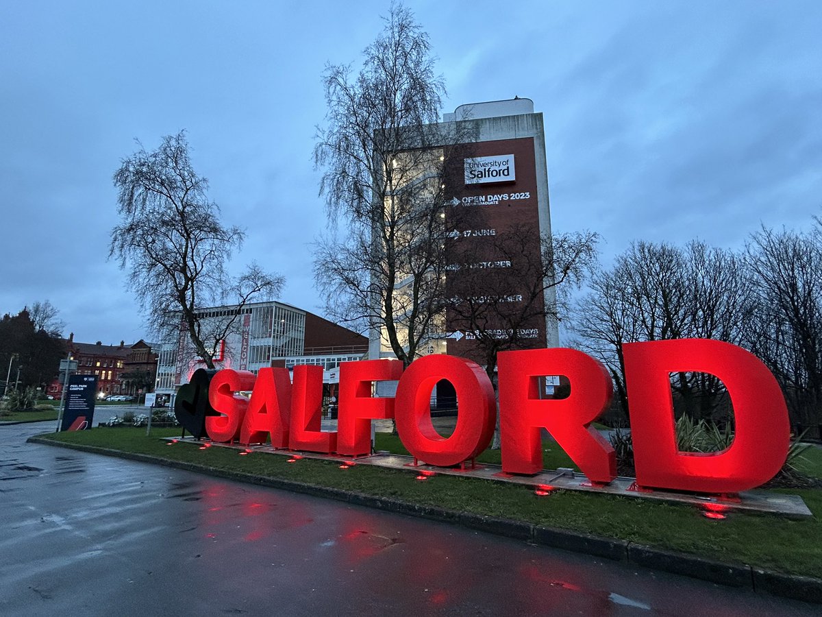 Pleasure to visit & speak at the @SalfordCSI official launch at @SalfordUni this evening- a new Centre at the University forging better business networks and innovation across Salford. Look forward to supporting your work in years to come #localgov #business #HE