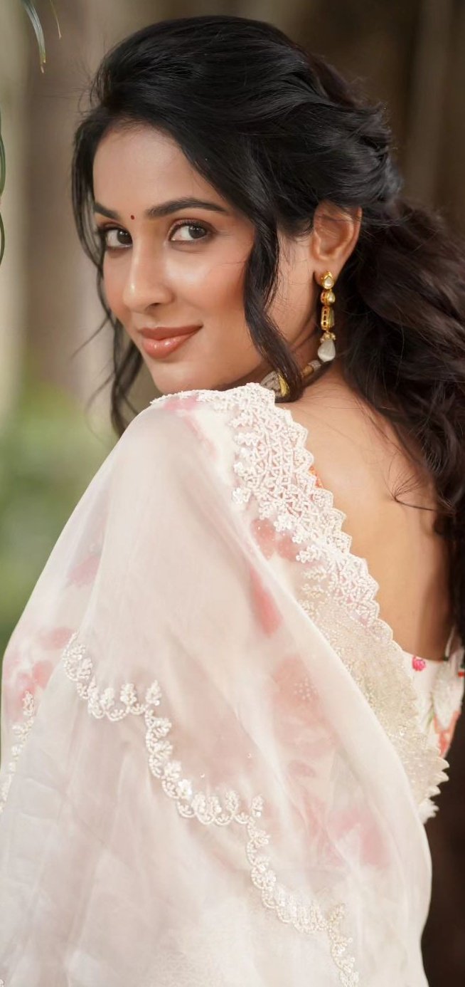 GEtAxJAWwAA4wNz?format=jpg&name=large