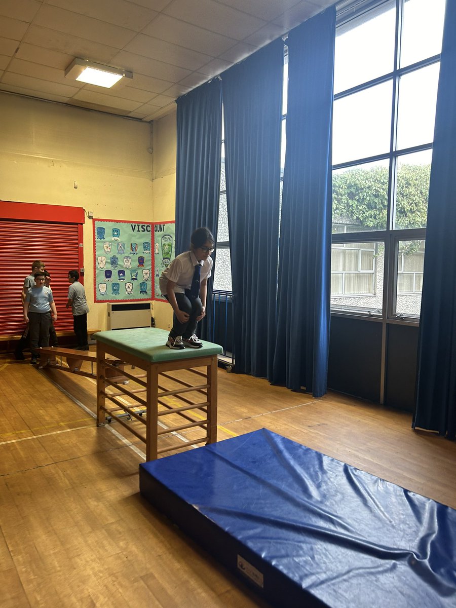 ArklestonSchool's tweet image. A fun filled afternoon for p7 as they used their skills to control their balance on some apparatus! 🤸💪🏻💛 #healthyandactive #balanceandcontrol