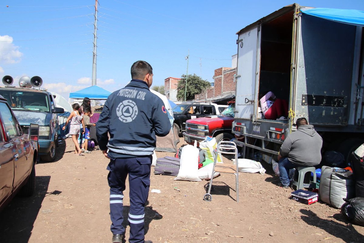 En su trayecto a San Juan de los Lagos, Jalisco, brindamos acompañamiento a los peregrinos para garantizar su paso seguro por nuestra ciudad. Si en tu trayecto encuentras peregrinaciones, respeta los señalamientos e indicaciones de los cuerpos de seguridad. #JuntosPrevenimos