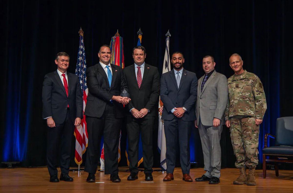The winner of Product Management/Product Director Office Team of the Year (O5 Level):

Foreign Military Sales, Poland Program Office, @peogcs 

#USArmy #ArmyAcquisition #ArmyAcquisitionExecutiveAwards #PeopleFirst #BeAllYouCanBe