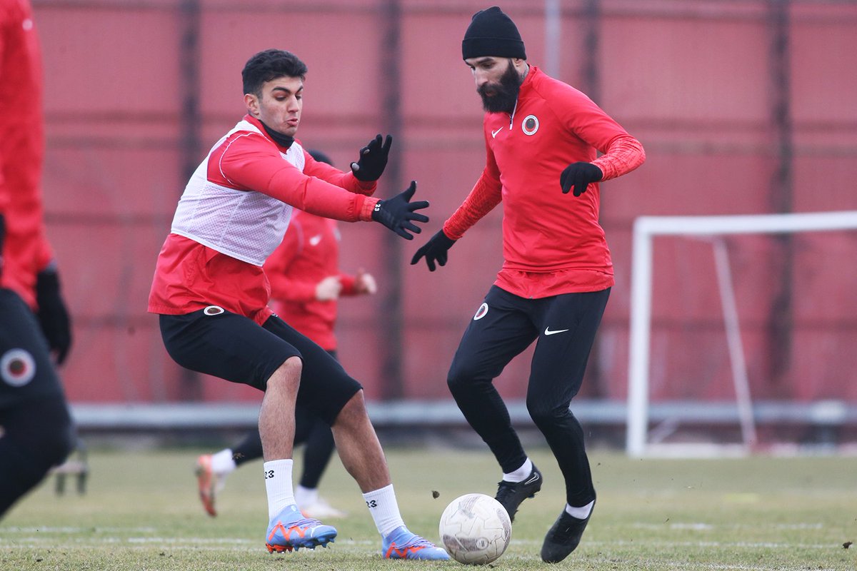 ❤️🖤  Yeni transferimiz Jimmy Durmaz ilk antrenmanına çıktı ✍️