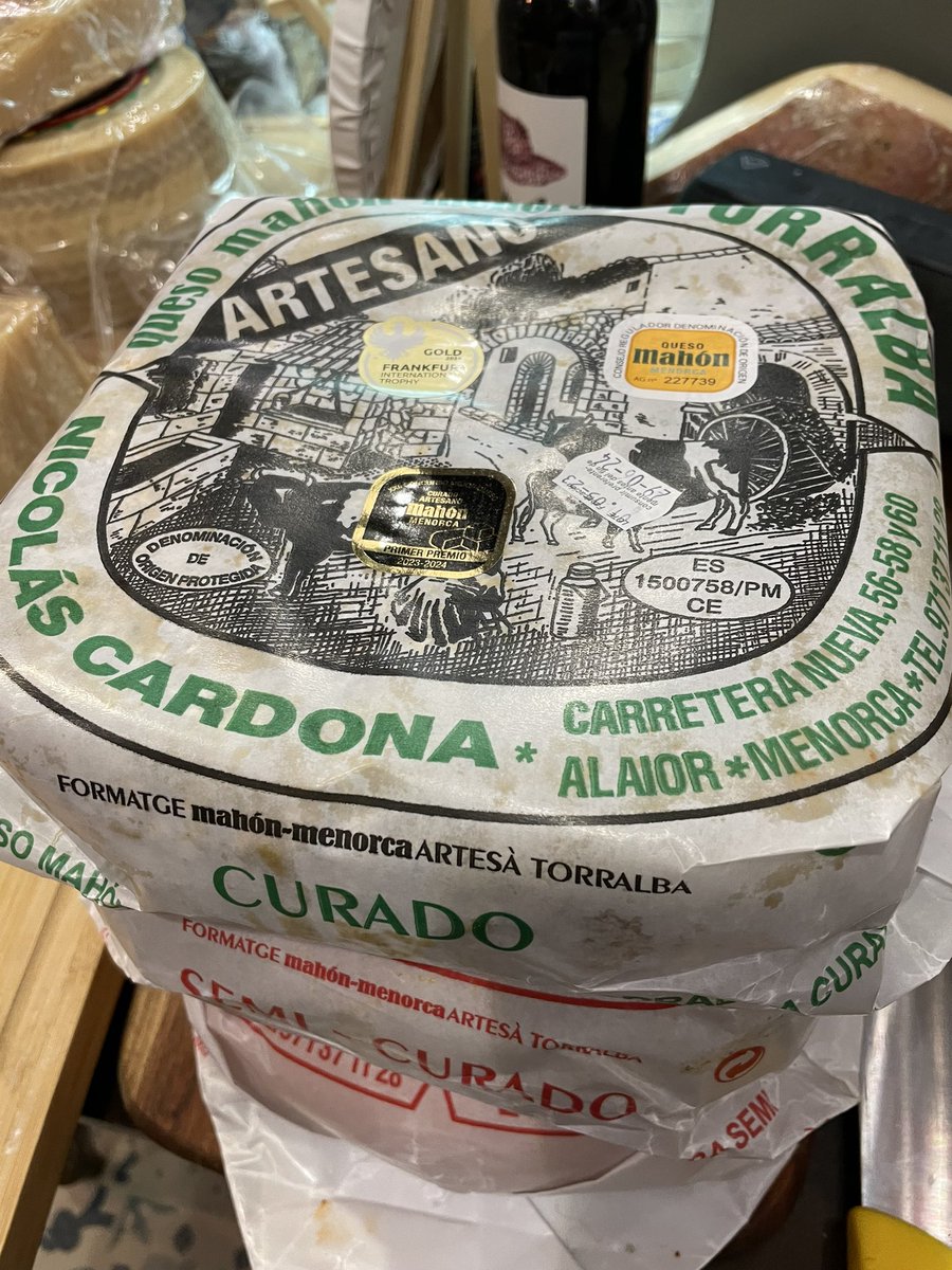 Un queso menorquín con retrogusto a avellana y tonos de sal marina.